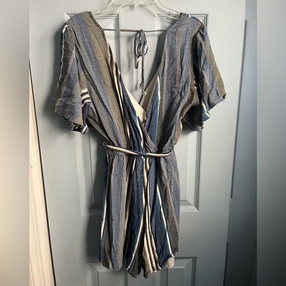 Francesca’s Collections Trixxi Blue Striped Romper - Picture 2 of 4